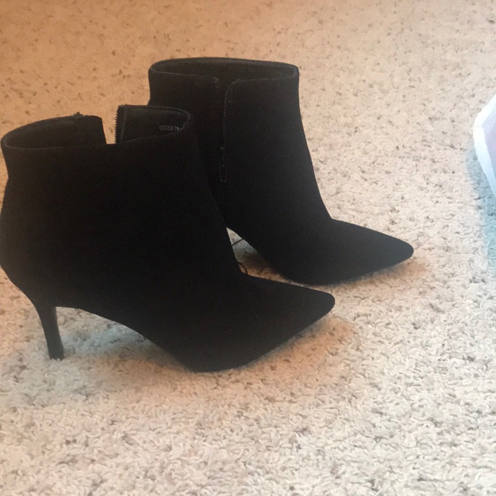 Forever 21faux suede pointy booties
